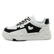 Damen modische Sneaker mit herzförmiger Applikation und robustem Sohlendesign