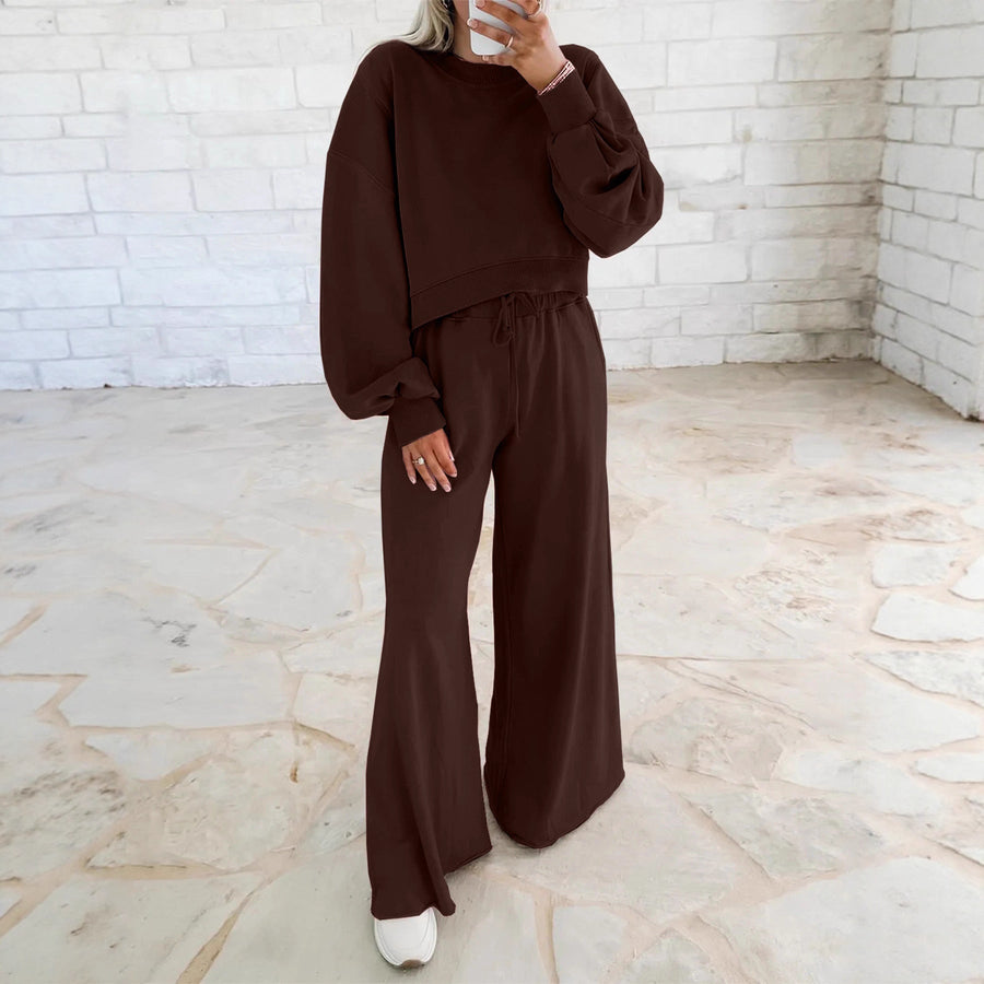 Damen gemütliches Sport-Set mit lässigem cropped Sweatshirt und weitem Hosen Schnitt