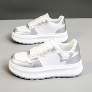 Damen Sportliche Plateau-Sneaker mit glänzenden Akzenten und komfortabler Dämpfung
