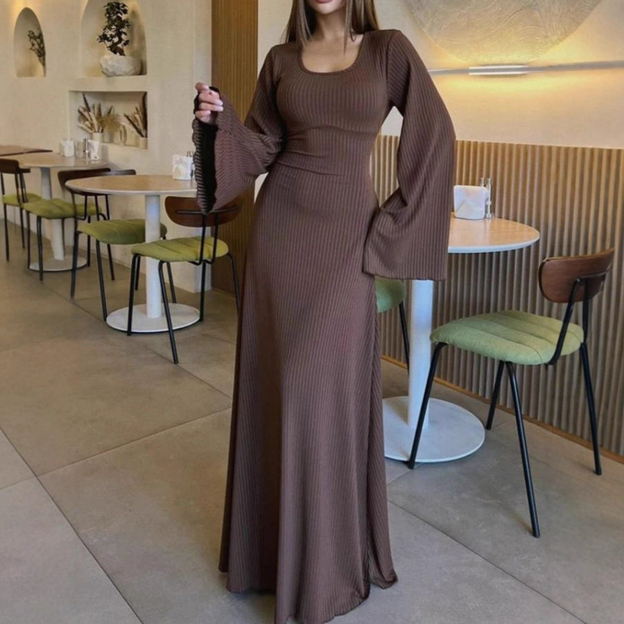 Damen Maxikleid mit weit ausgestellten Ärmeln und eleganten Details