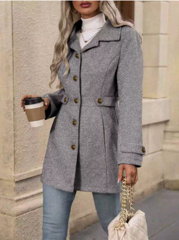 Damen eleganter Trenchcoat mit tailliertem Schnitt und Knopfdetails