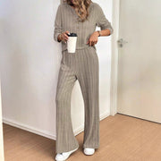 Damen lässiger Strickanzug mit modischem Rippdesign und Knopfleiste