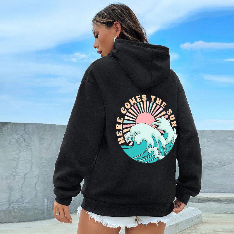 Damen Kapuzenpullover mit künstlerischem Wellenmotiv und inspirierendem Aufdruck