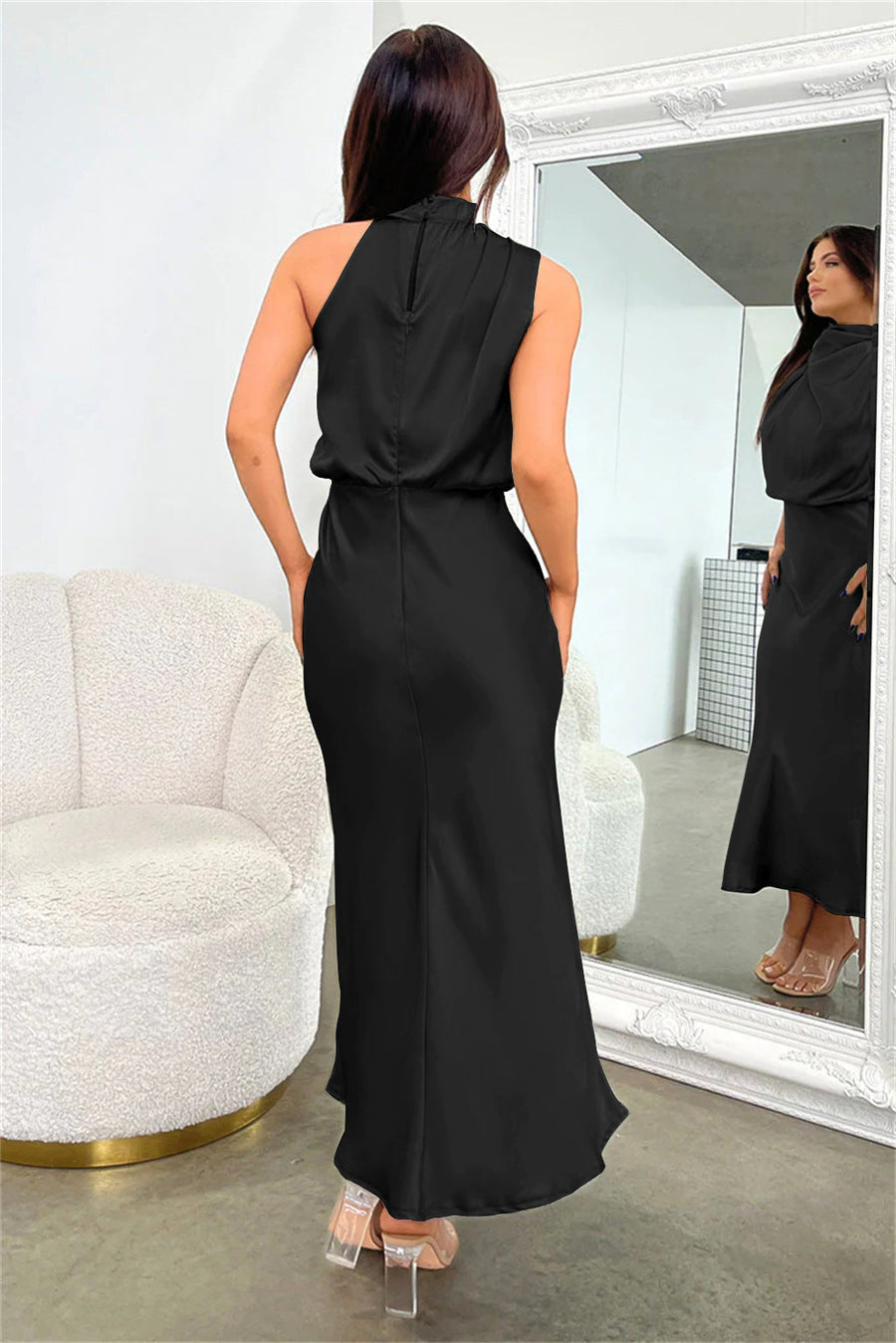 Valeria | Lange Satinrobe mit Halterneck