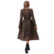 Damen elegantes Maxikleid mit modernem Leopardenmuster und nostalgischen Puffärmeln