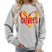 Damen Sweatshirt mit Herzmotiv und kreativen Sportgrafiken