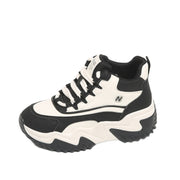 Damen Sportliche High-Top Sneakers mit robustem Profil und dynamischem Design