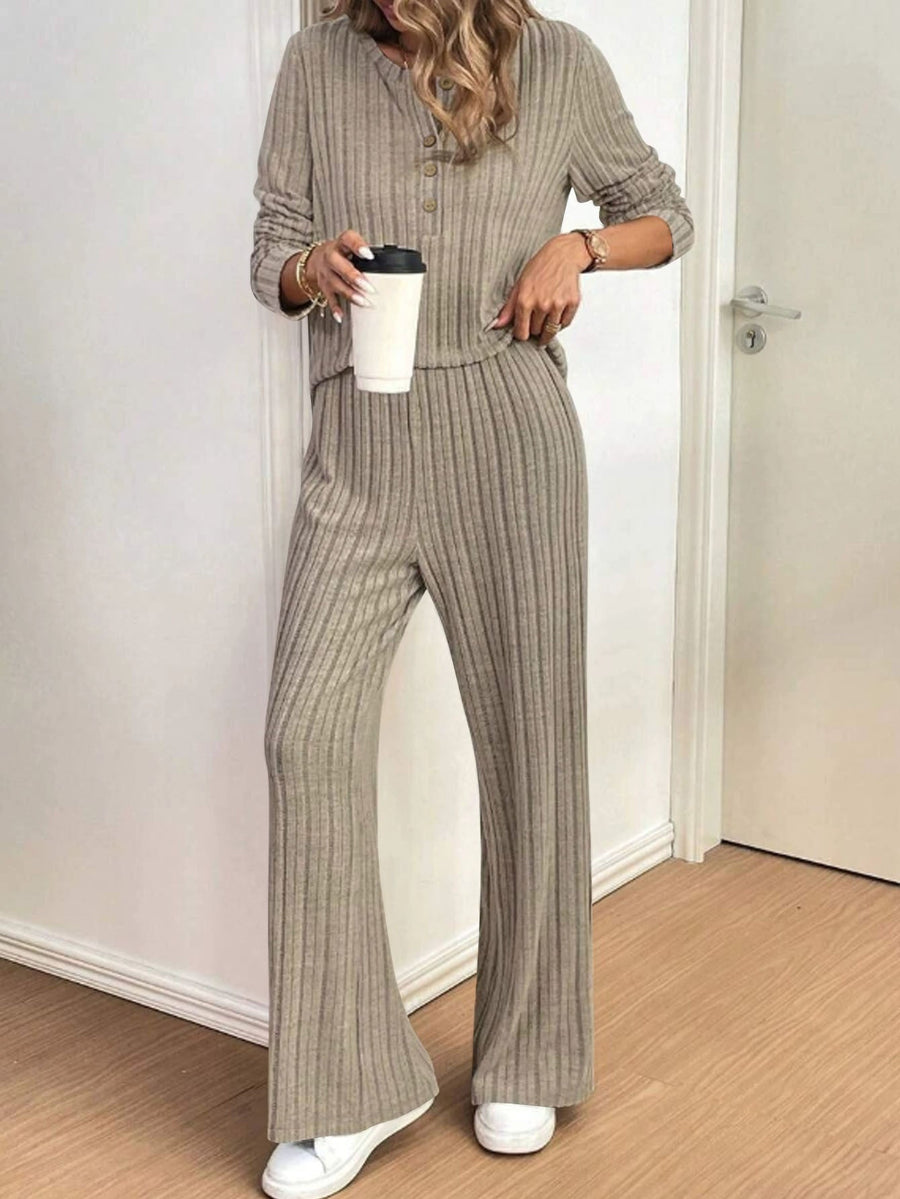 Damen lässiger Strickanzug mit modischem Rippdesign und Knopfleiste