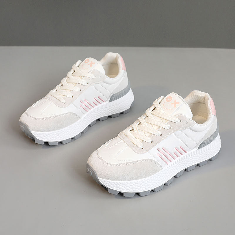 Damen sportliche Trail-Sneaker mit robustem Profil und atmungsaktiver Oberflächenstruktur