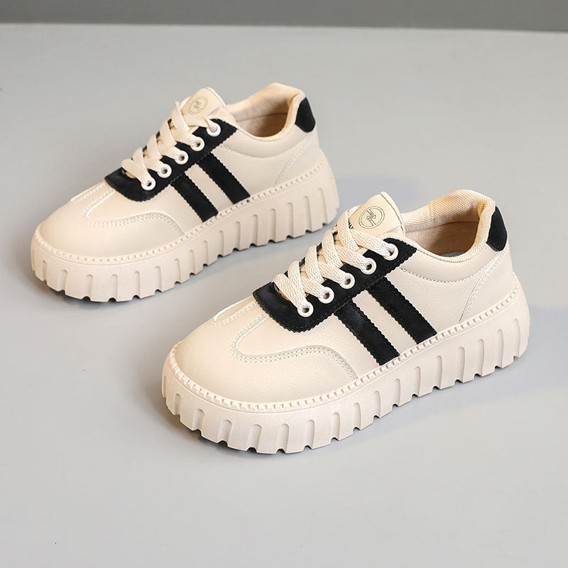Damen Chunky Sneakers mit modischen Details