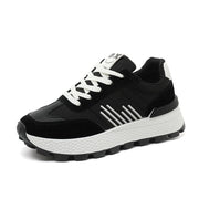 Damen sportliche Trail-Sneaker mit robustem Profil und atmungsaktiver Oberflächenstruktur