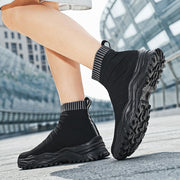 Damen Stricksneaker mit rutschfestem Profil und elastischem Kragen