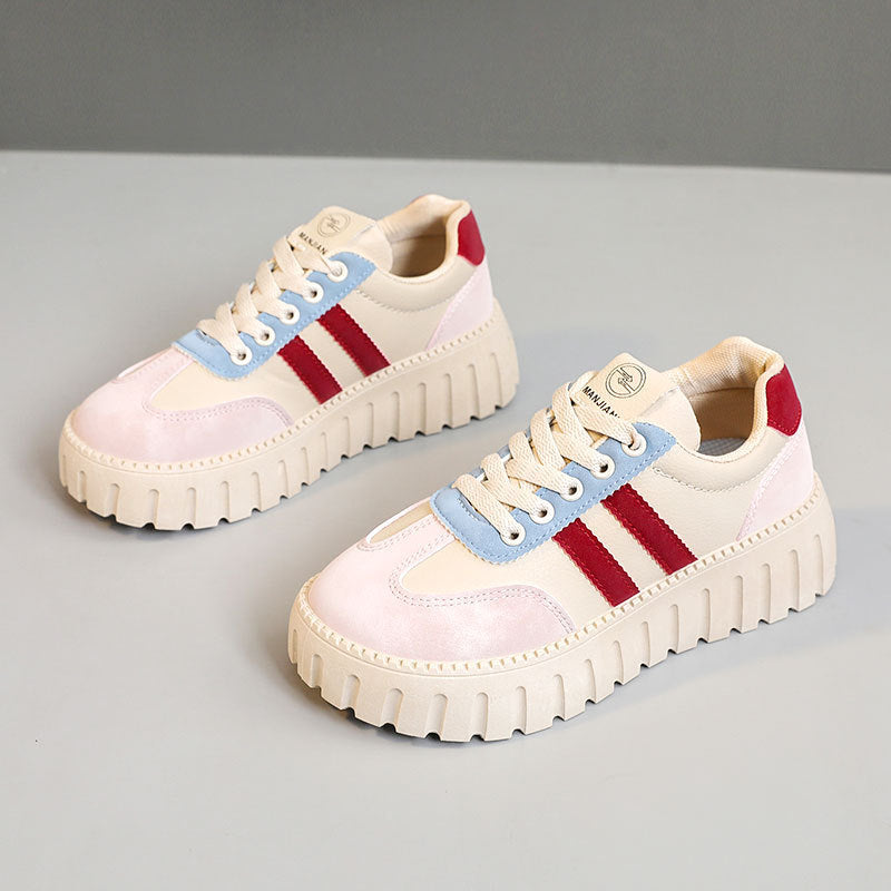 Damen Chunky Sneakers mit modischen Details