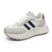 Damen modische Plateau-Sneaker mit atmungsaktiver Oberflächenstruktur und hoher Laufsohle