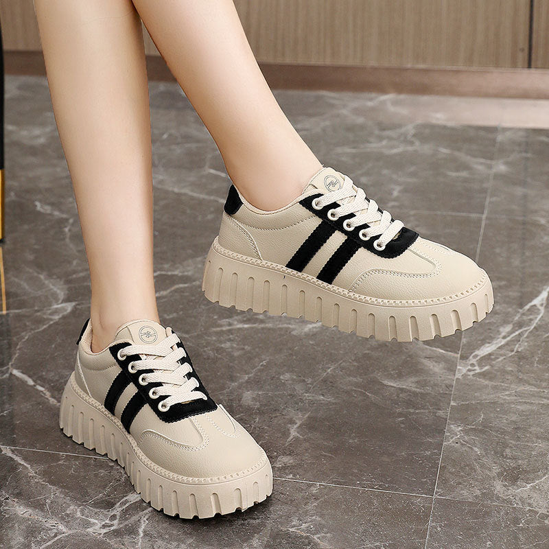 Damen Chunky Sneakers mit modischen Details