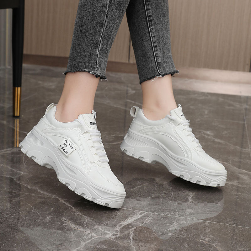 Damen Sportliche Sneakers mit robustem Profil und innovativem Design