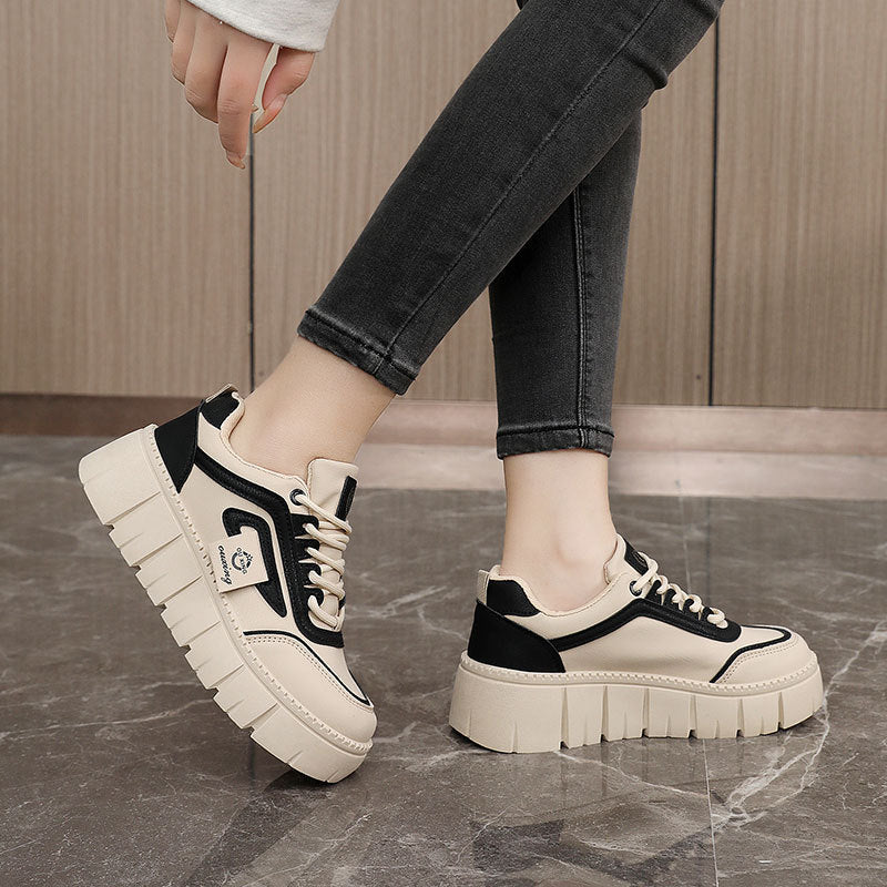 Damen Plateau Sneakers mit geschäumter Laufsohle und modernem Design