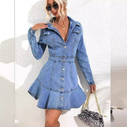 Damen Jeanskleid im modernen Denim-Stil mit schwingendem Saum und taillierter Silhouette