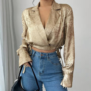 Damenbluse aus glänzendem Satin mit Hemdkragen - Clara