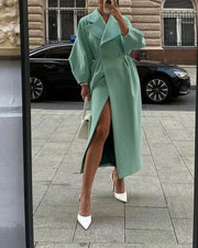 Damen Eleganter Trenchcoat mit tailliertem Schnitt und seitlichem Schlitz