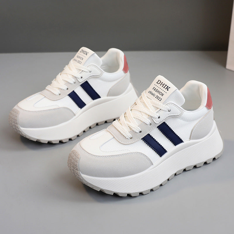Damen modische Plateau-Sneaker mit atmungsaktiver Oberflächenstruktur und hoher Laufsohle