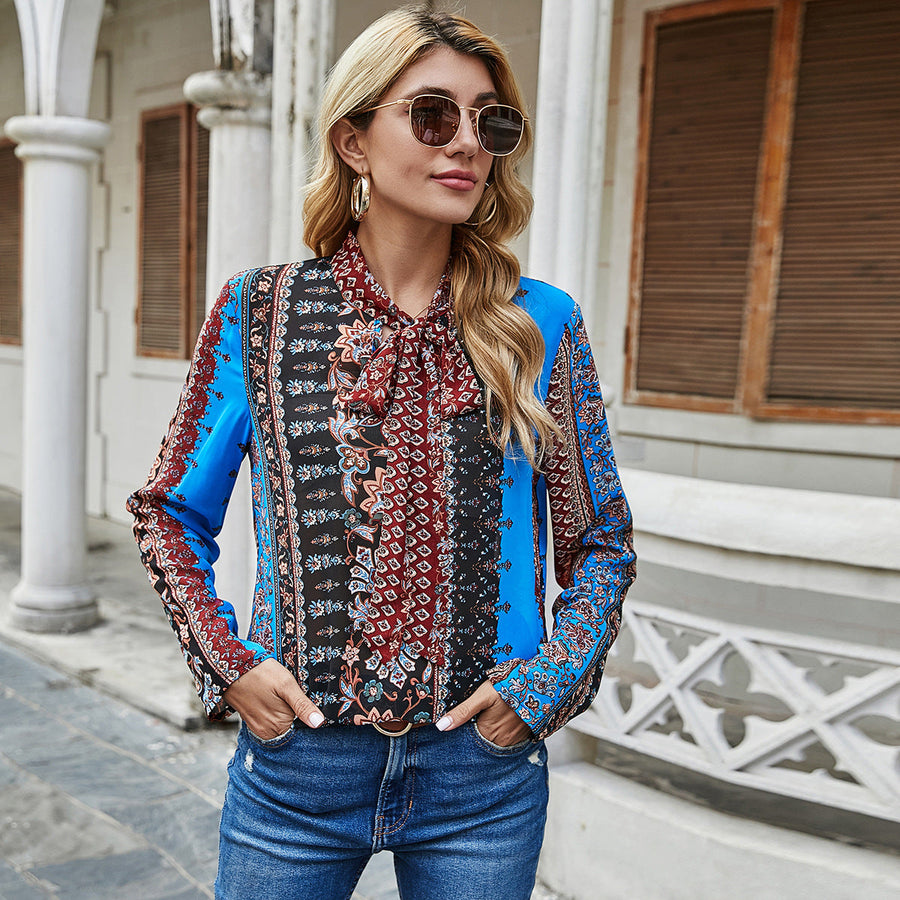 Damen Bluse mit Rüschendetails und kontrastierenden Mustern