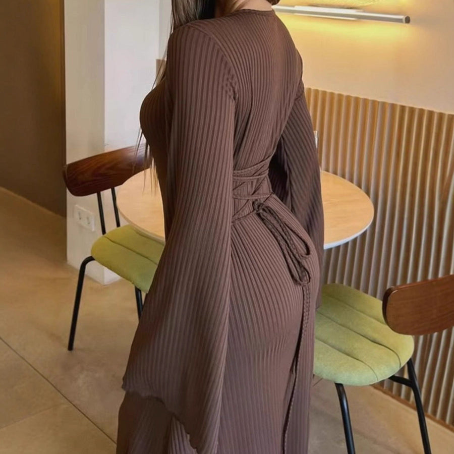 Damen Maxikleid mit weit ausgestellten Ärmeln und eleganten Details