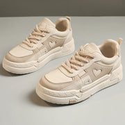 Damen modische Sneaker mit herzförmiger Applikation und robustem Sohlendesign