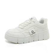 Damen Plateau Sneakers mit geschäumter Laufsohle und modernem Design