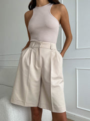 Damen Shorts Beige – Knielang & Elegant – Sommermode 2025