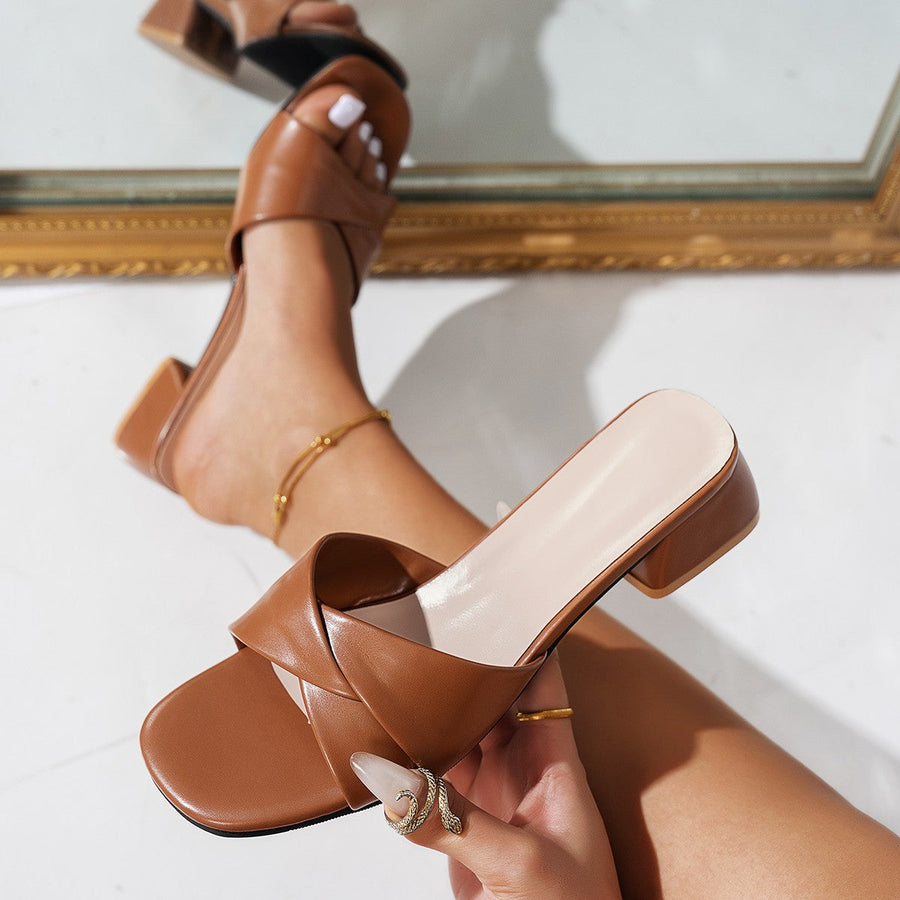 Damen Mules mit elegantem überkreuztem Riemen und komfortablem Blockabsatz Heidi-Mode