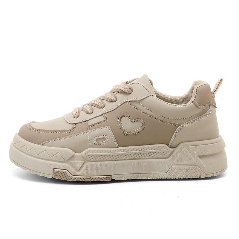 Damen modische Sneaker mit herzförmiger Applikation und robustem Sohlendesign