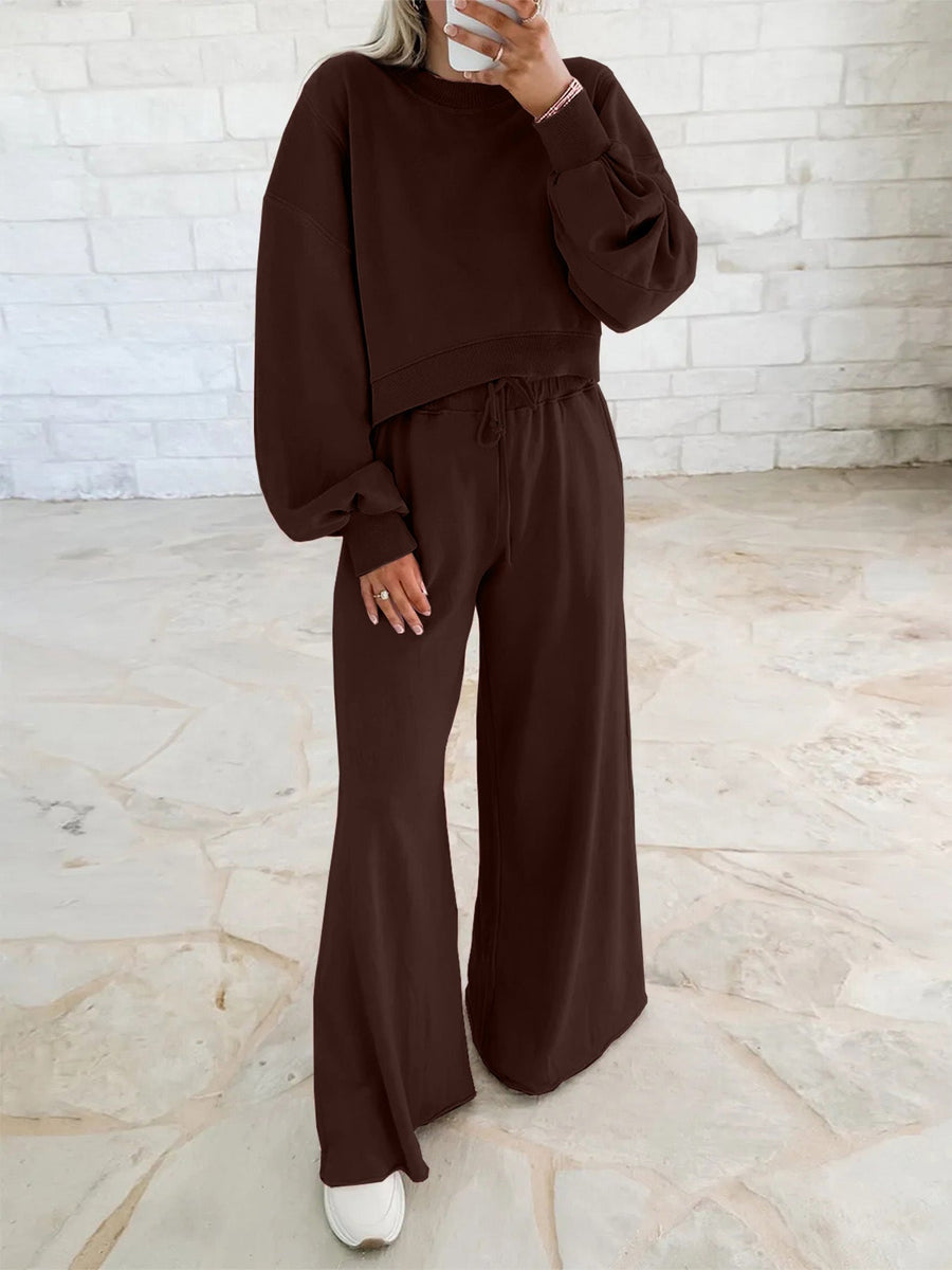 Damen gemütliches Sport-Set mit lässigem cropped Sweatshirt und weitem Hosen Schnitt