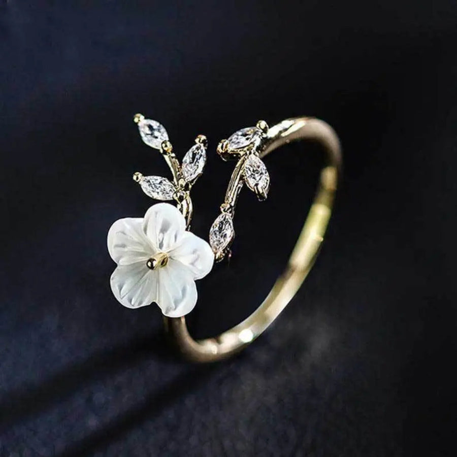 Glänzender weißer Blumenring