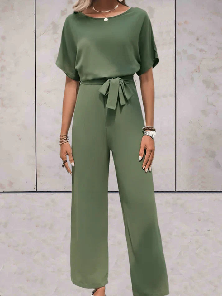 Einfarbiger Jumpsuit mit kurzen und weiten Ärmeln