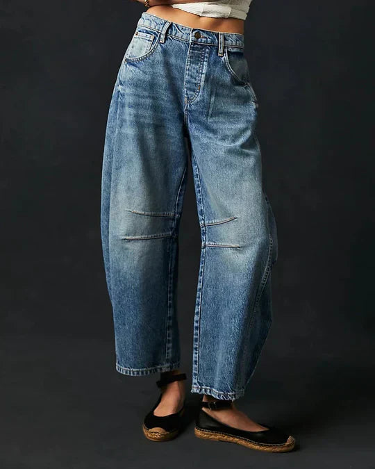 Damenhose mit weitem Bein und mittlerer Leibhöhe