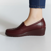Roose | Elegante Keil-Mokassins mit strukturiertem Detail