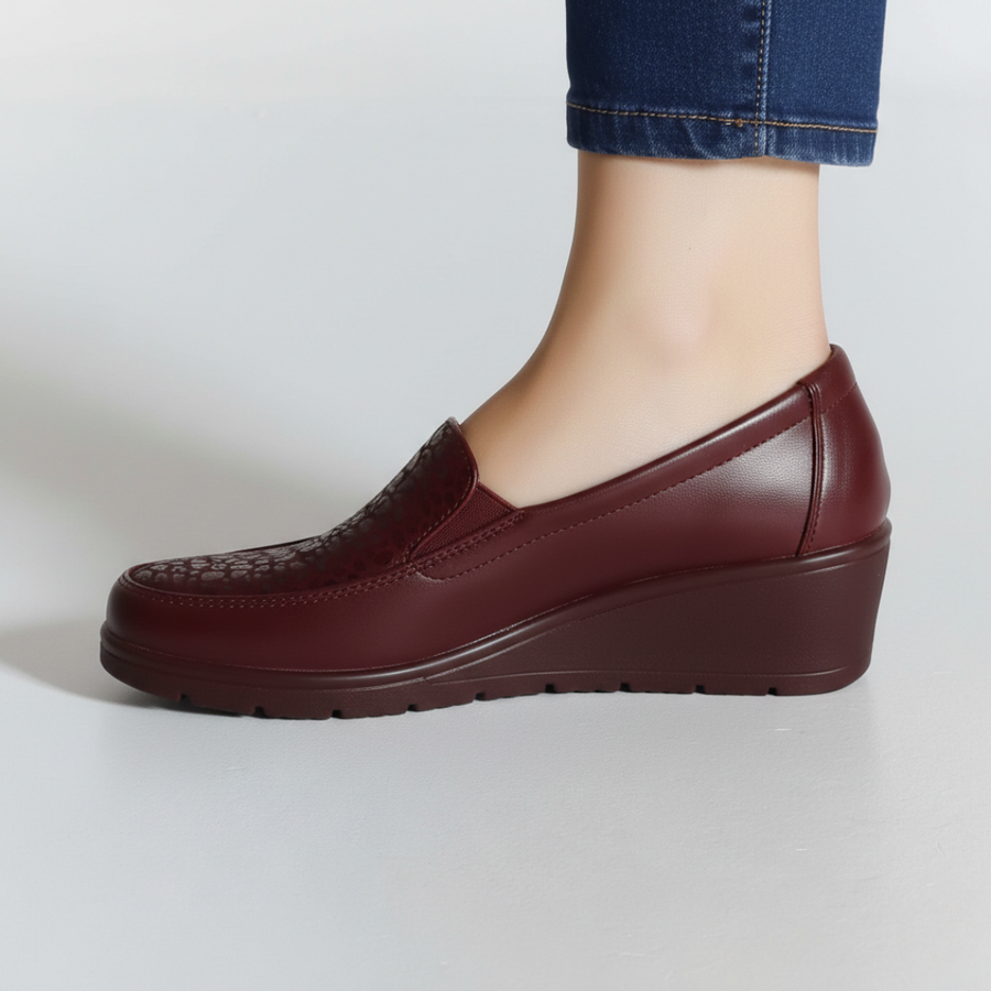 Roose | Elegante Keil-Mokassins mit strukturiertem Detail