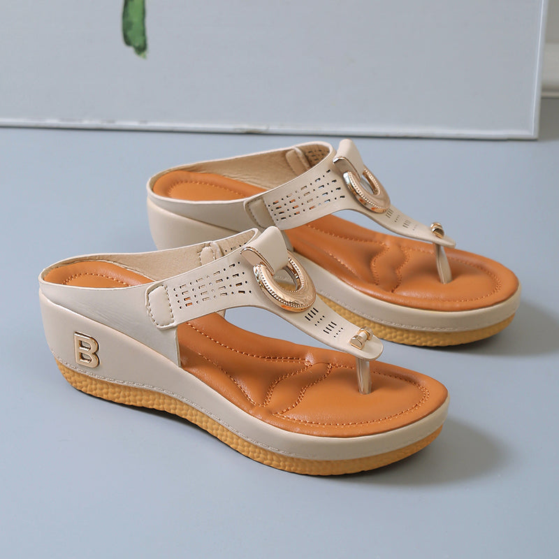 Theresa | Sommerliche Sandalen mit Kettenverzierung