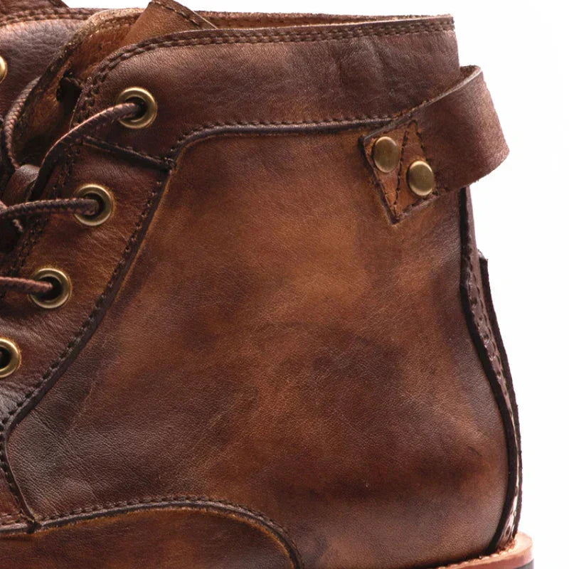 Robuste Lederstiefel für zeitlosen Stil