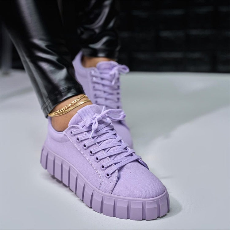 Modische orthopädische Damenschuhe mit Plateausohle
