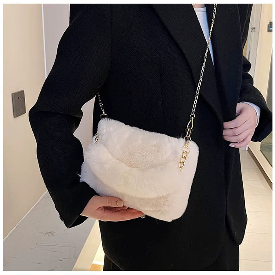 Elisa | Stilvolle Damen Schultertasche aus Plüsch