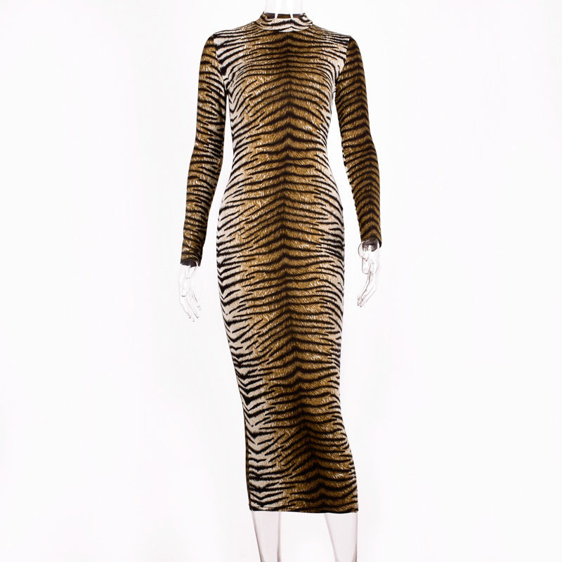 Schönes Maxi Kleid mit Tiermuster und langen Ärmeln