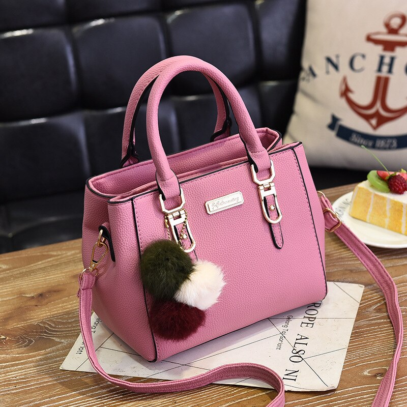 Elegante Damen-Lederhandtasche mit 3 modischen Plüschbällen