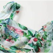 Schönes Maxikleid mit Blumenmuster und Rüschensämlen
