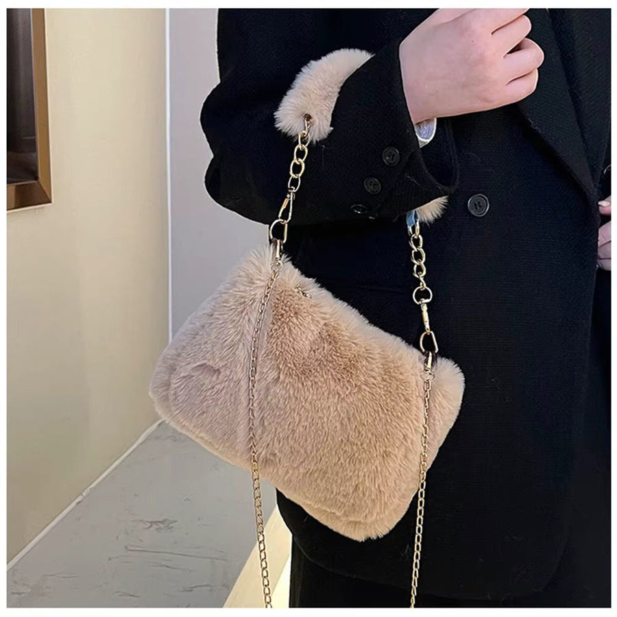 Elisa | Stilvolle Damen Schultertasche aus Plüsch