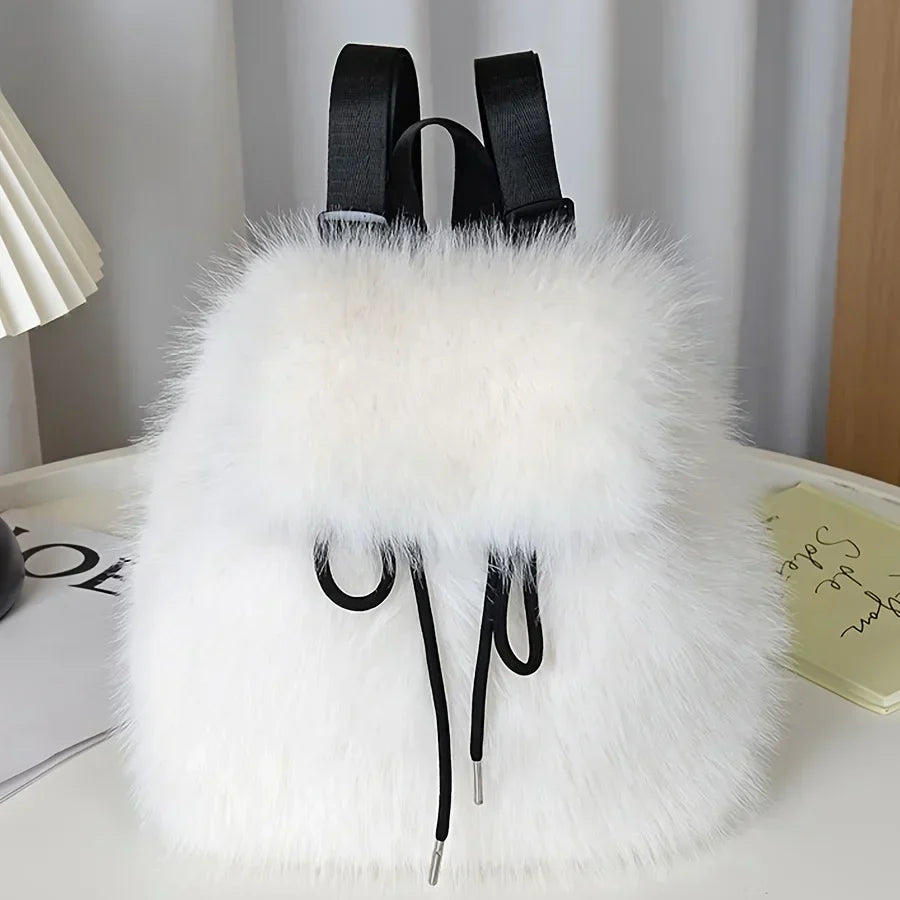 Marie | Klassischer Damen Rucksack aus Kunstfell