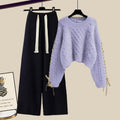 Lila Pullover / Schwarz Hose