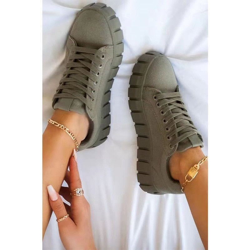 Jana - klobige Plateau-Sneakers | Bequeme Außensohle mit strukturiertem Design