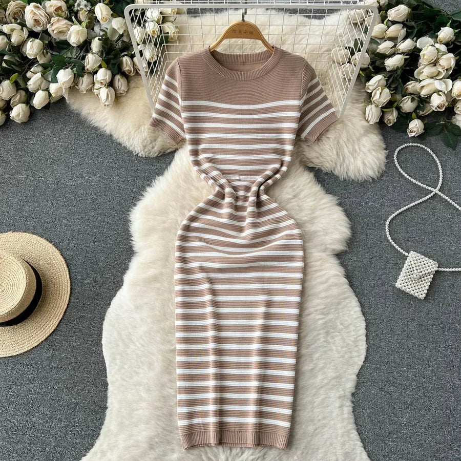 Astrid | Gestreiftes Strick Strandkleid